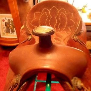 Saddle and saddle pad